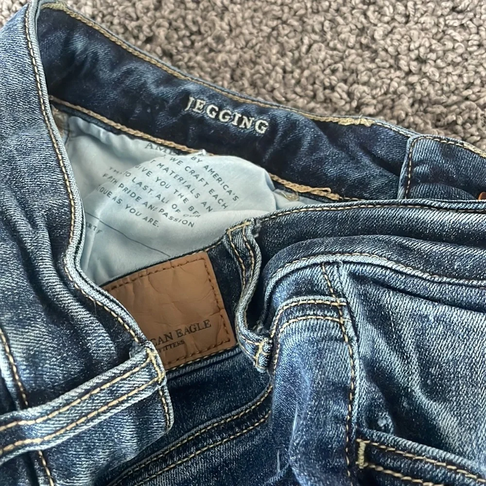 American Eagle Jegging Dark Wash Jeans EUC (Excellent Used Condition) Size 8S - Picture 4 of 4